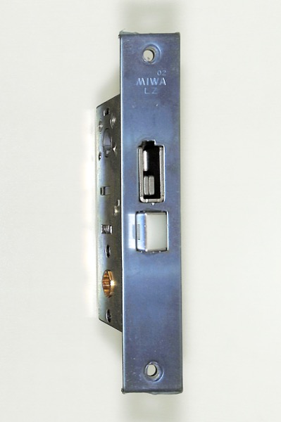 主錠ケース(鎌錠)　エアパス6型　MIWA製　刻印 : LZ　A8DL1472