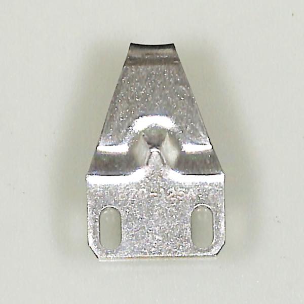 ビル用クレセント受け　色 : シルバー　ビスピッチ : 20mm　刻印 : BZC-125A　BZC125