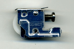 調整戸車　1ヶ入　戸車径:20mm　(日軽コード : A8LC177)　SVE75S01