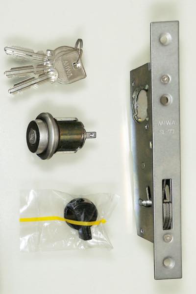 MIWA 引戸錠　B/S24　ドア厚 : 25mmから33mm用　U9SL77-1-24-2533