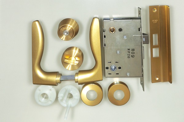 レバーハンドル錠セット(R)　U9SWLSP-1RGD　　色 : ゴールド　外観右吊用　刻印 : LSP