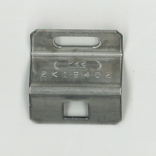 雨戸錠　下部錠鍵受　YSHH-2K-19402　刻印 : 2K19402